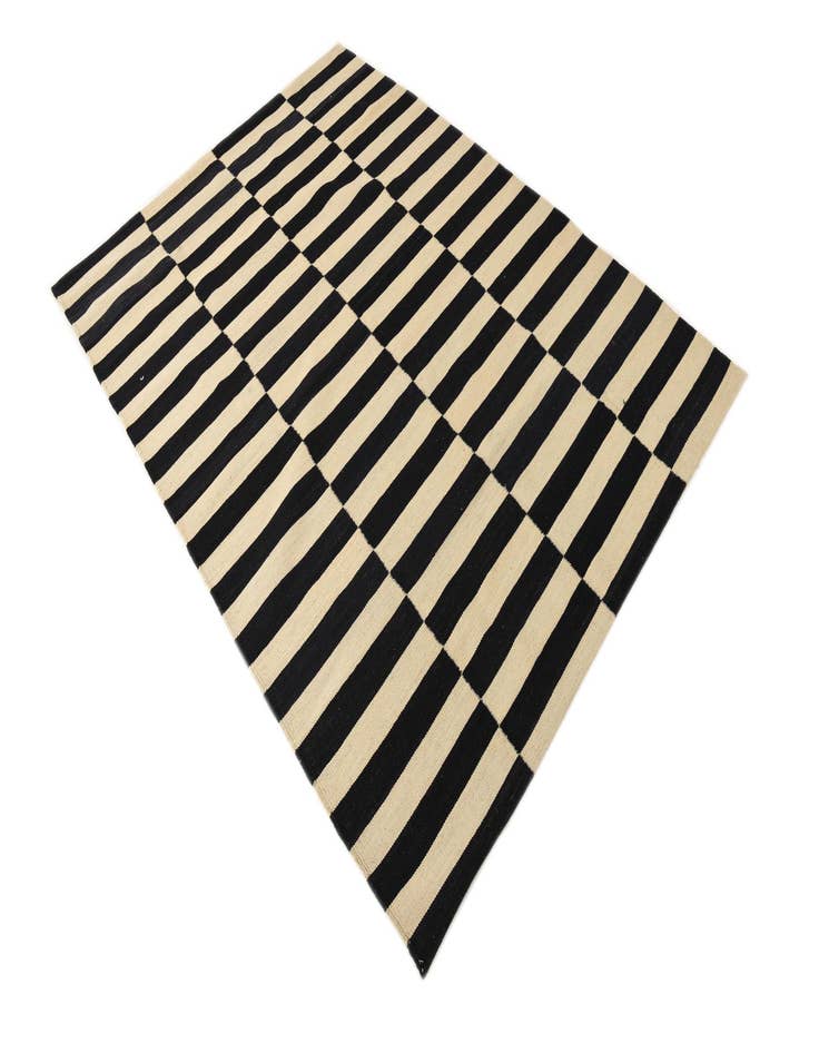 Detail image of  4' 11 x 6' 9  Hand Woven Kilim Modern Wool Rug