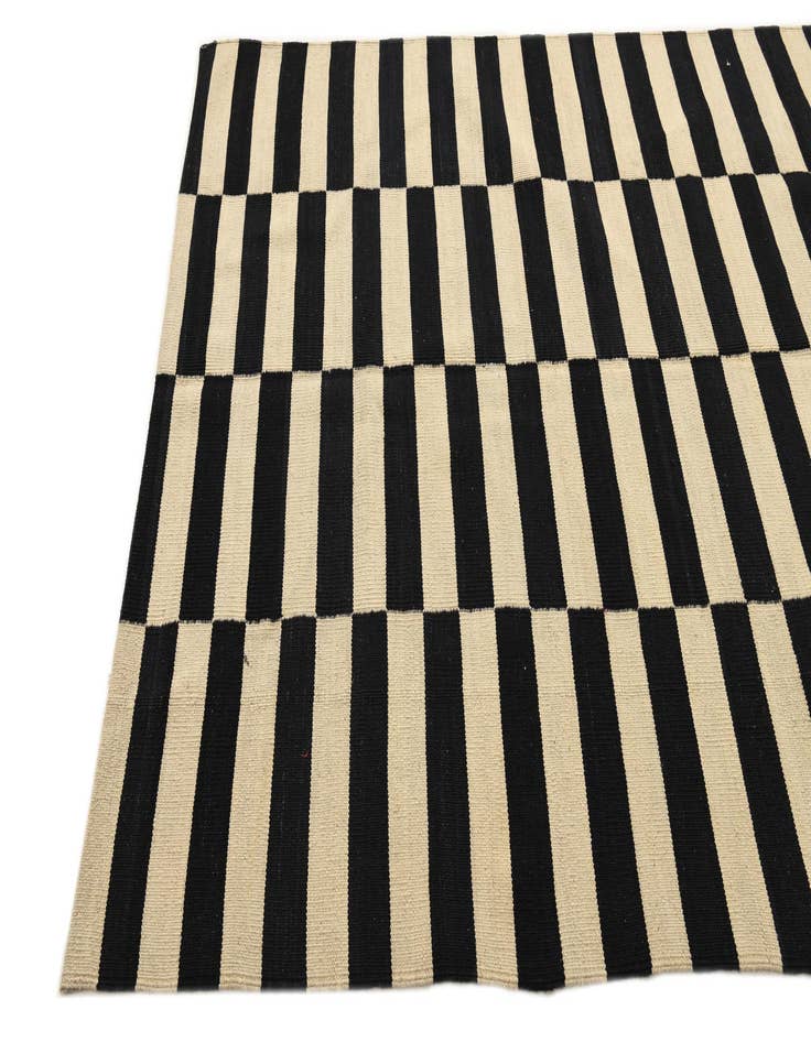 Detail image of  4' 11 x 6' 9  Hand Woven Kilim Modern Wool Rug