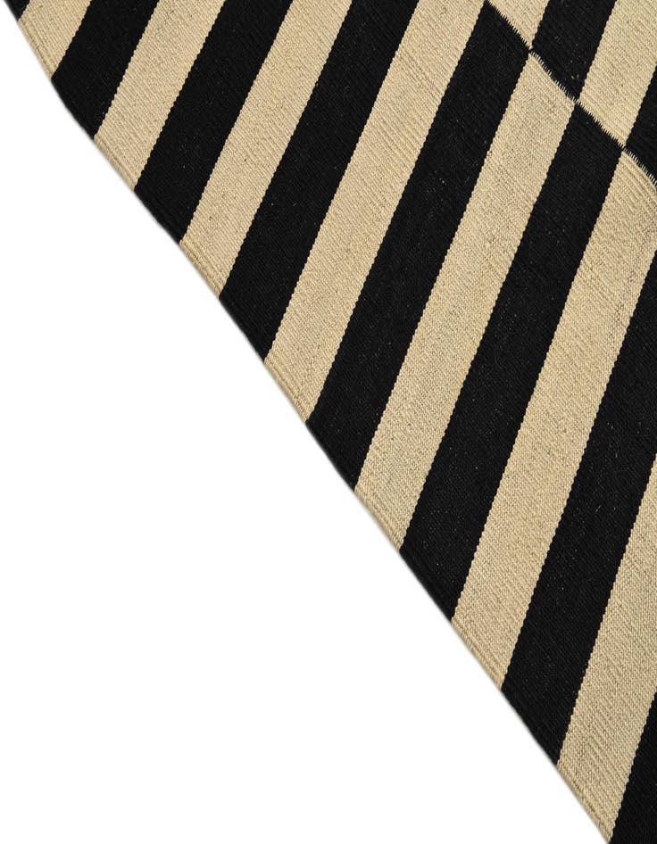 Detail image of  4' 11 x 6' 9  Hand Woven Kilim Modern Wool Rug