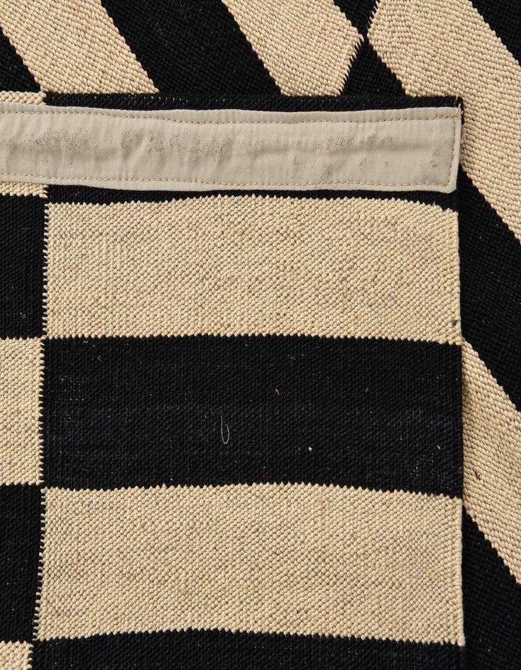 Detail image of  3' 5 x 4' 10  Hand Woven Kilim Modern Wool Rug