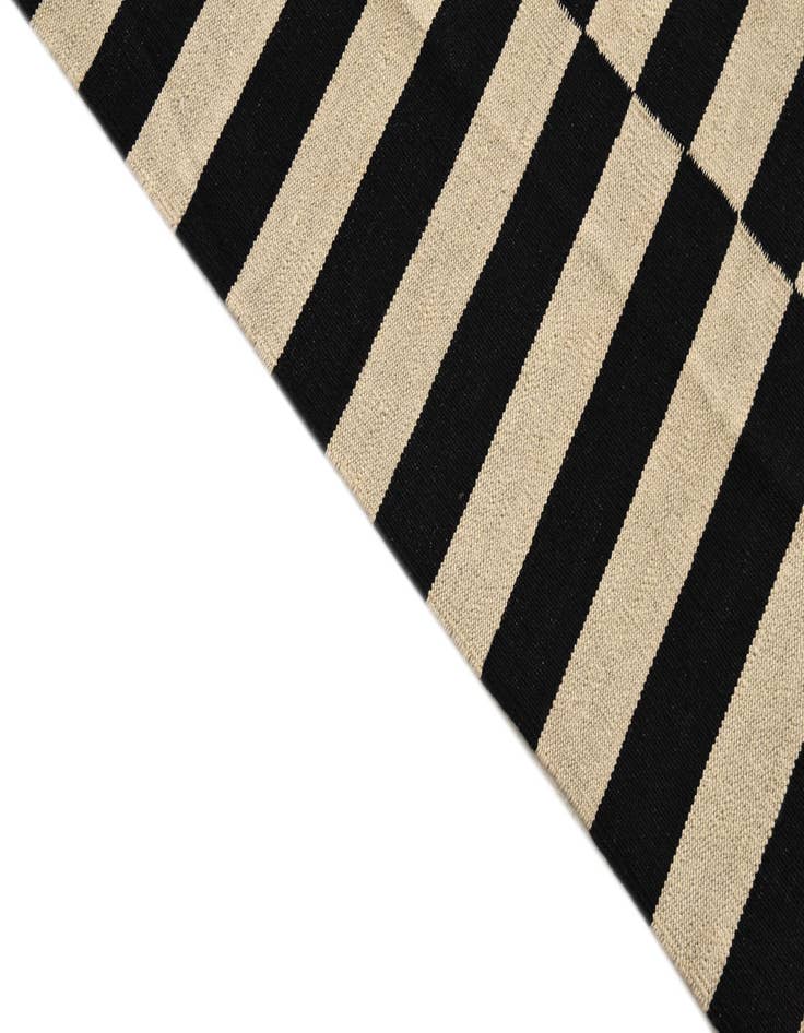 Detail image of  3' 6 x 4' 9  Hand Woven Kilim Modern Wool Rug