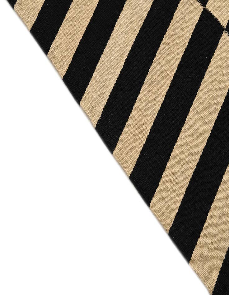 Detail image of  3' 4 x 4' 10  Hand Woven Kilim Modern Wool Rug