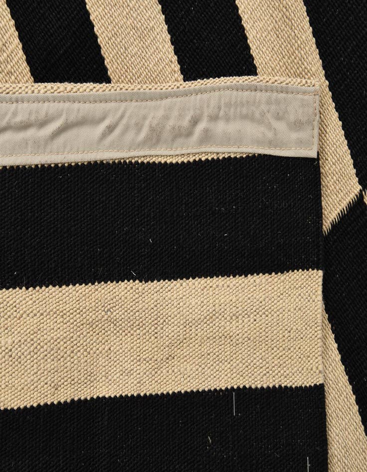 Detail image of  3' 4 x 4' 10  Hand Woven Kilim Modern Wool Rug