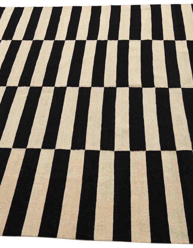 Detail image of  5' 6 x 7' 9  Hand Woven Kilim Modern Wool Rug