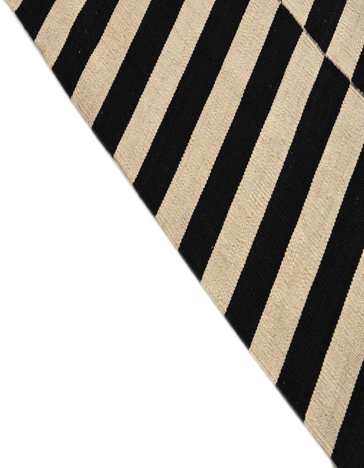 Detail image of  5' 6 x 7' 9  Hand Woven Kilim Modern Wool Rug