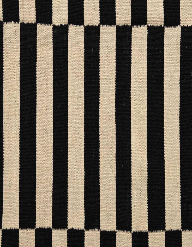 Detail image of  5' 6 x 7' 9  Hand Woven Kilim Modern Wool Rug