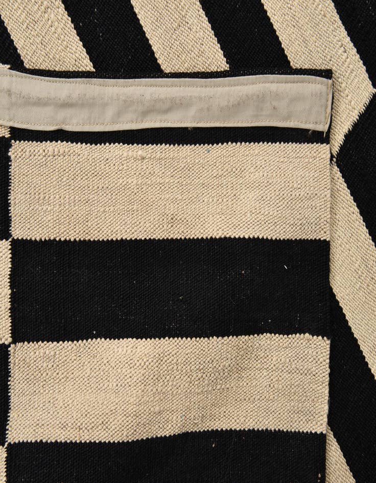 Detail image of  5' 6 x 7' 9  Hand Woven Kilim Modern Wool Rug