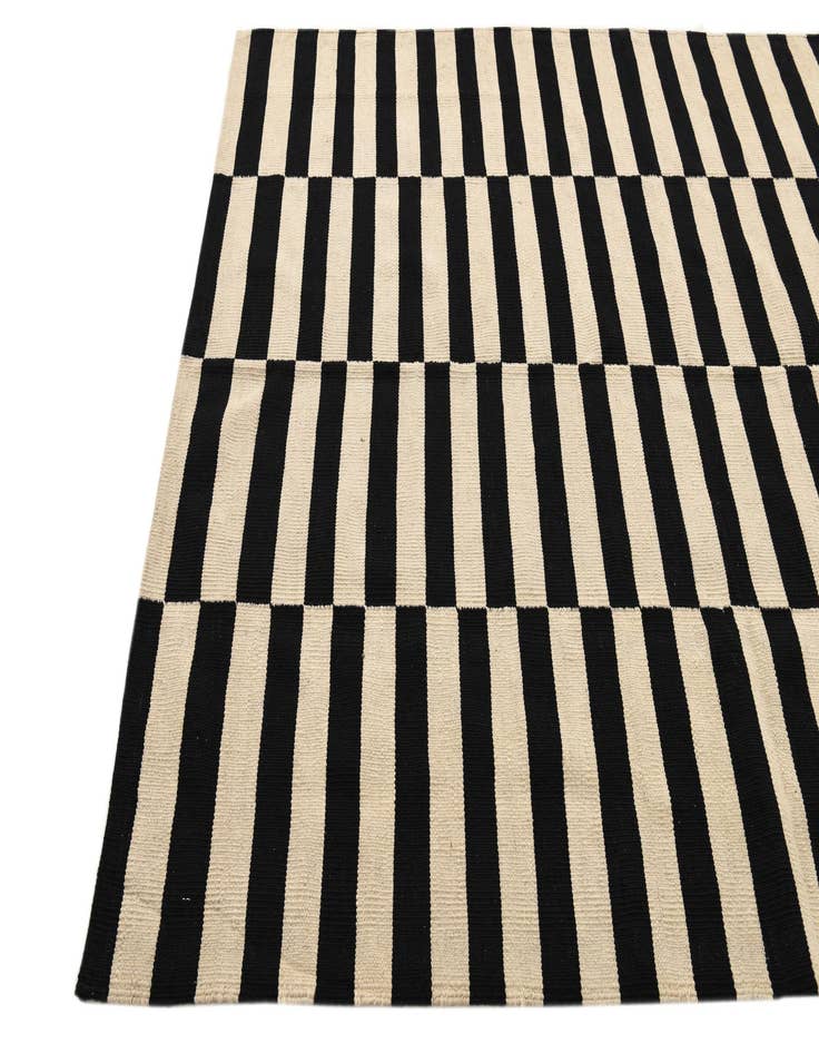 Detail image of  5' 6 x 7' 9  Hand Woven Kilim Modern Wool Rug