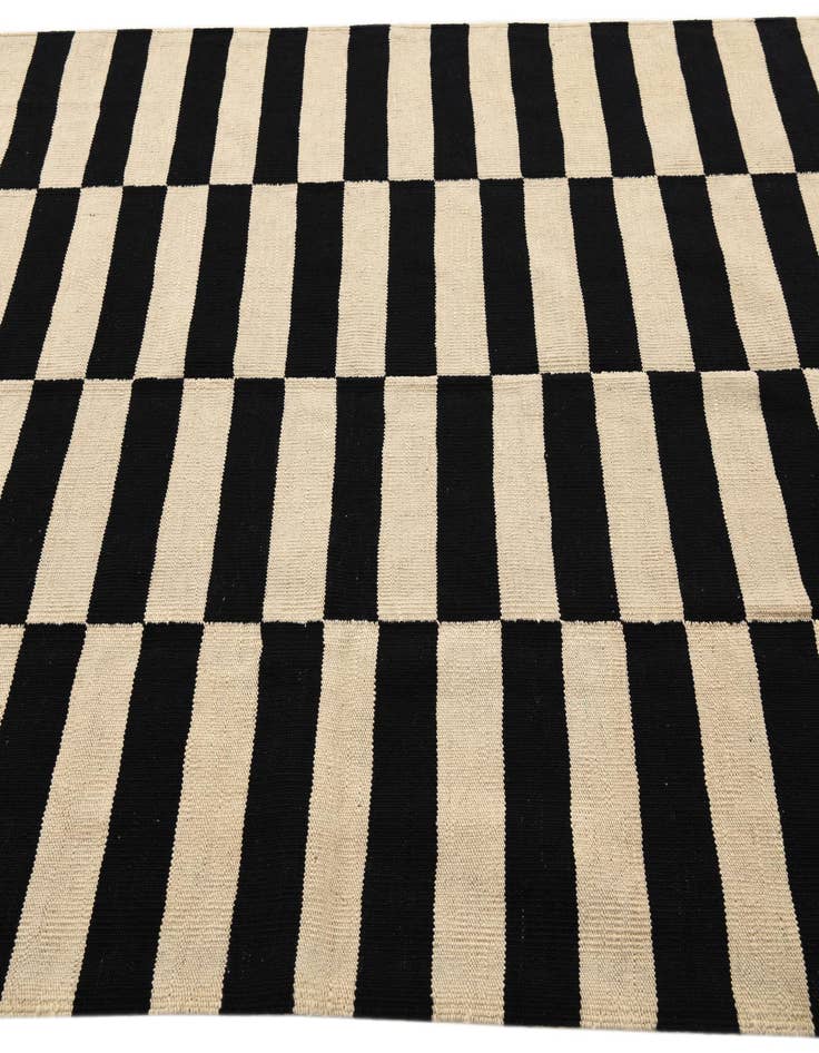 Detail image of  5' 6 x 7' 9  Hand Woven Kilim Modern Wool Rug