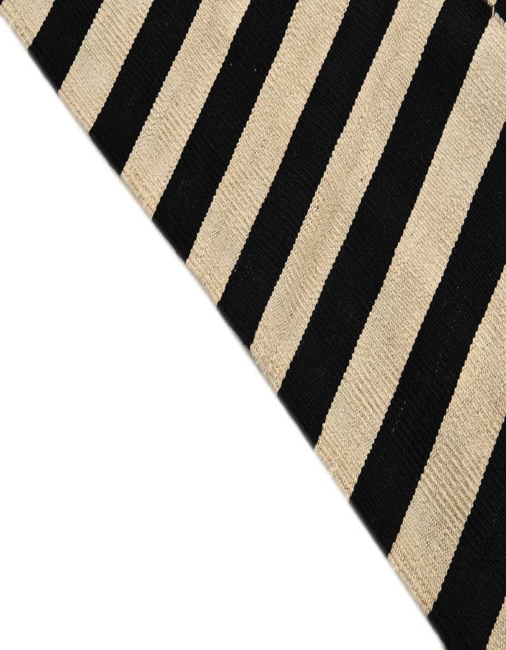 Detail image of  5' 6 x 7' 9  Hand Woven Kilim Modern Wool Rug