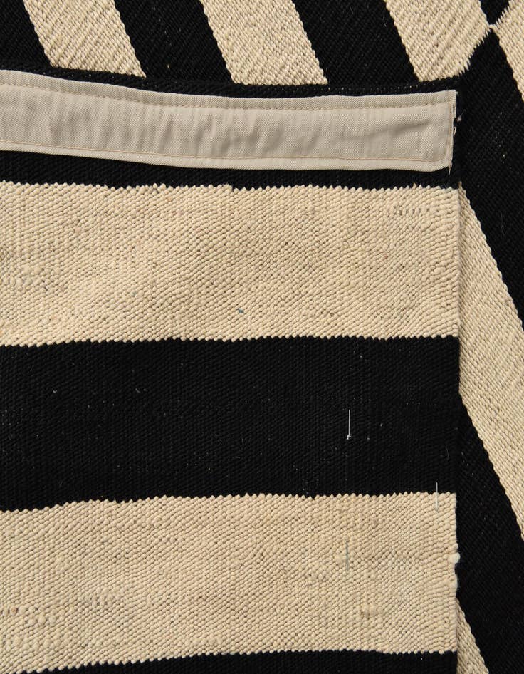 Detail image of  5' 6 x 7' 9  Hand Woven Kilim Modern Wool Rug