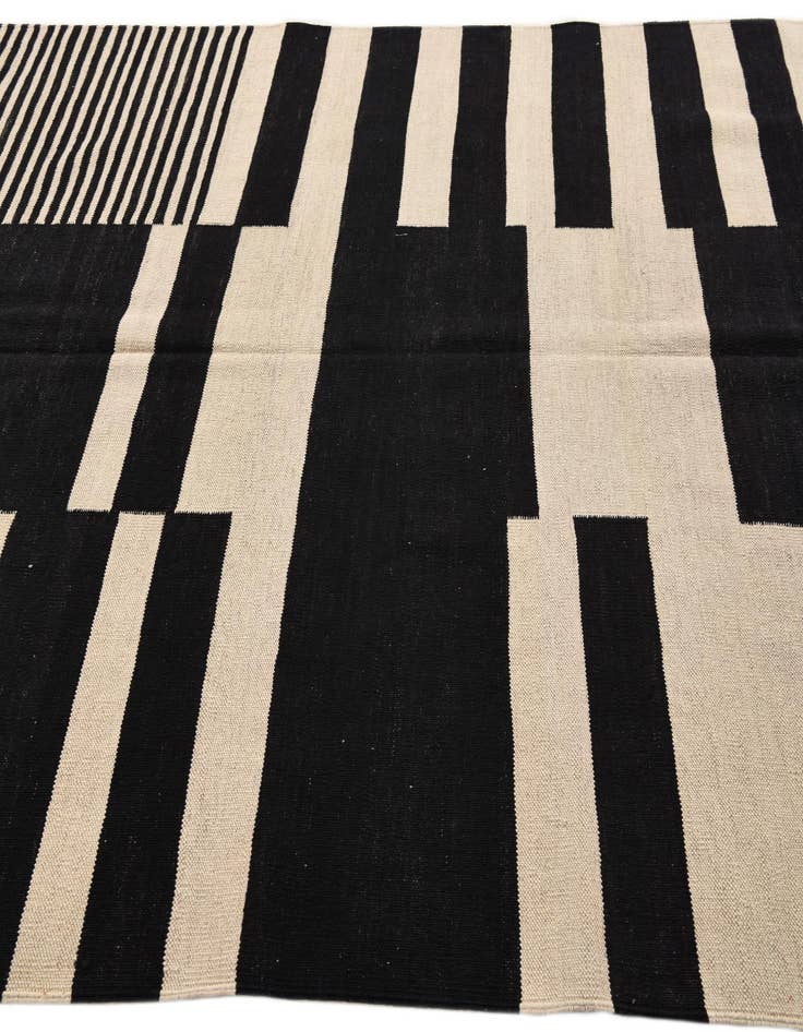 Detail image of  5' 9 x 7' 7  Hand Woven Kilim Modern Wool Rug