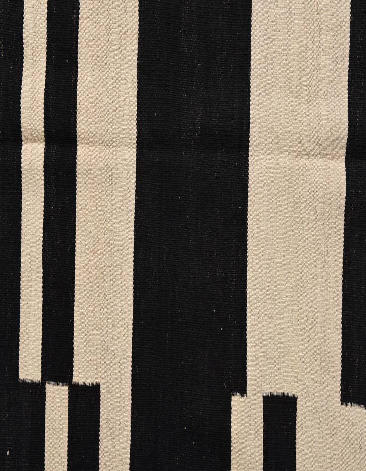 Detail image of  5' 9 x 7' 7  Hand Woven Kilim Modern Wool Rug