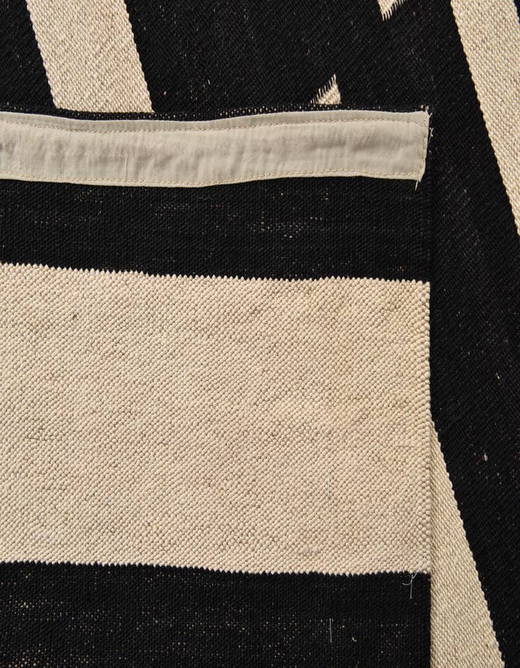 Detail image of  5' 9 x 7' 7  Hand Woven Kilim Modern Wool Rug