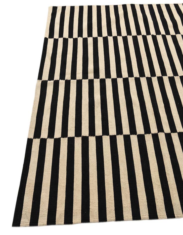 Detail image of  5' 8 x 7' 11  Hand Woven Kilim Modern Wool Rug