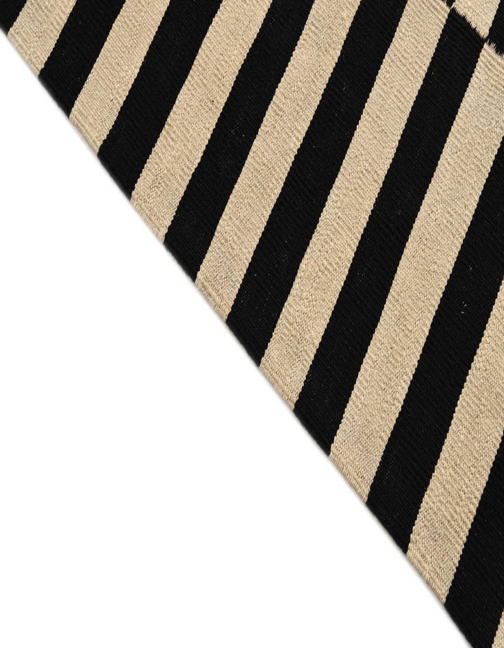 Detail image of  5' 8 x 7' 11  Hand Woven Kilim Modern Wool Rug