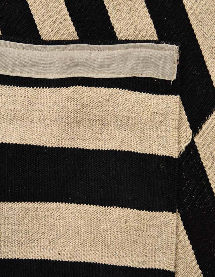 Detail image of  5' 8 x 7' 11  Hand Woven Kilim Modern Wool Rug