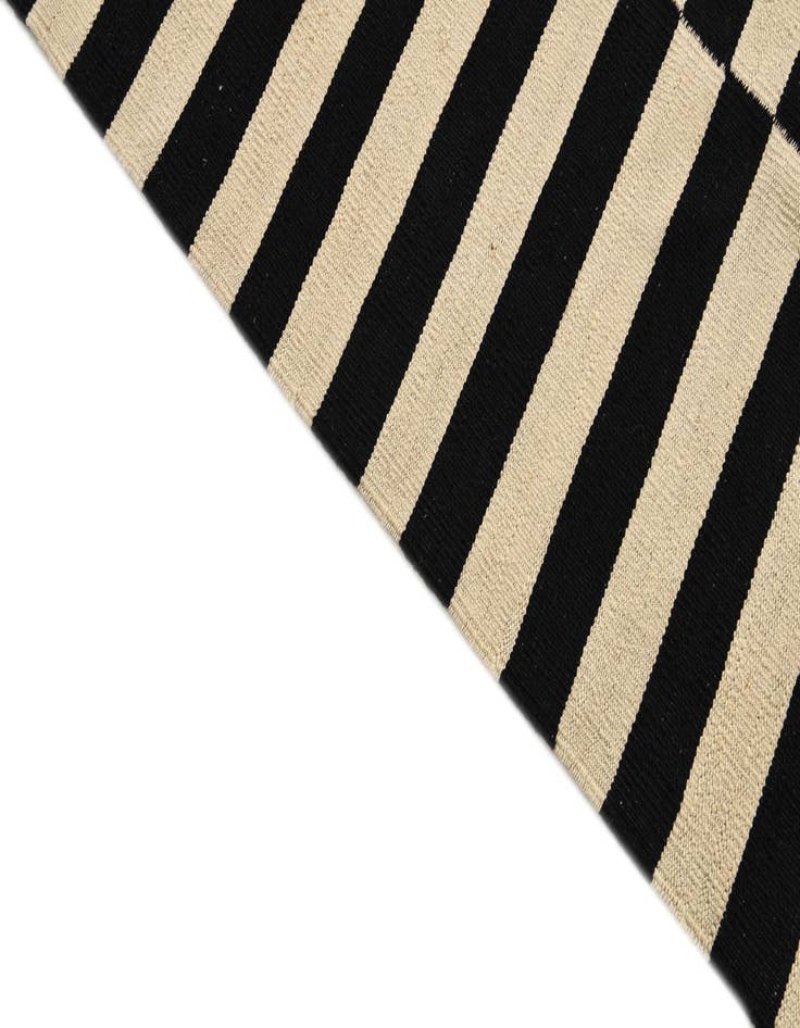 Detail image of  5' 7 x 7' 8  Hand Woven Kilim Modern Wool Rug