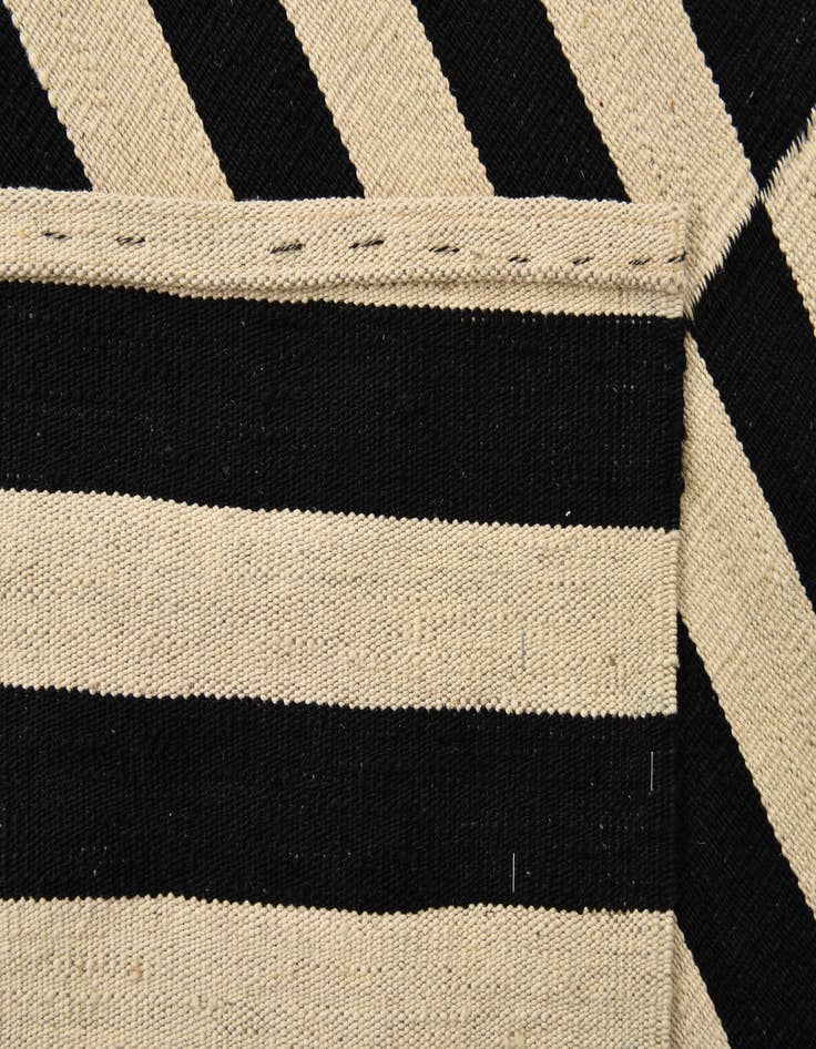 Detail image of  5' 7 x 7' 8  Hand Woven Kilim Modern Wool Rug