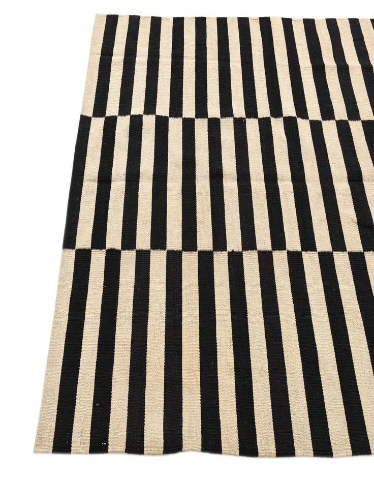 Detail image of  4' 3 x 5' 10  Hand Woven Kilim Modern Wool Rug