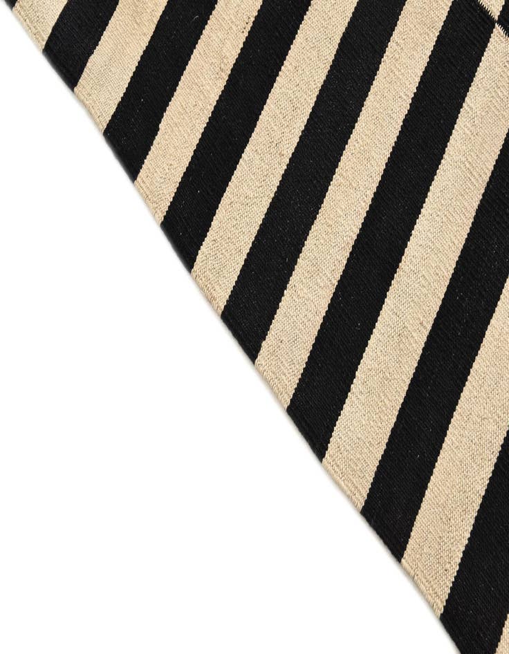 Detail image of  4' 3 x 5' 10  Hand Woven Kilim Modern Wool Rug