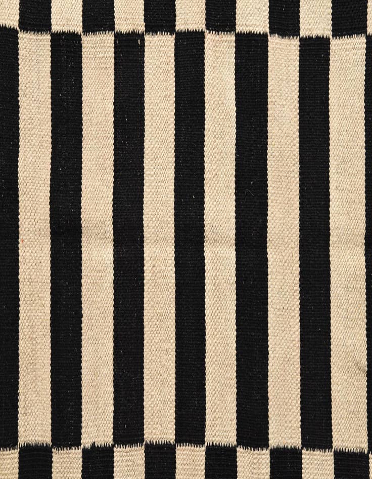 Detail image of  4' 3 x 5' 10  Hand Woven Kilim Modern Wool Rug