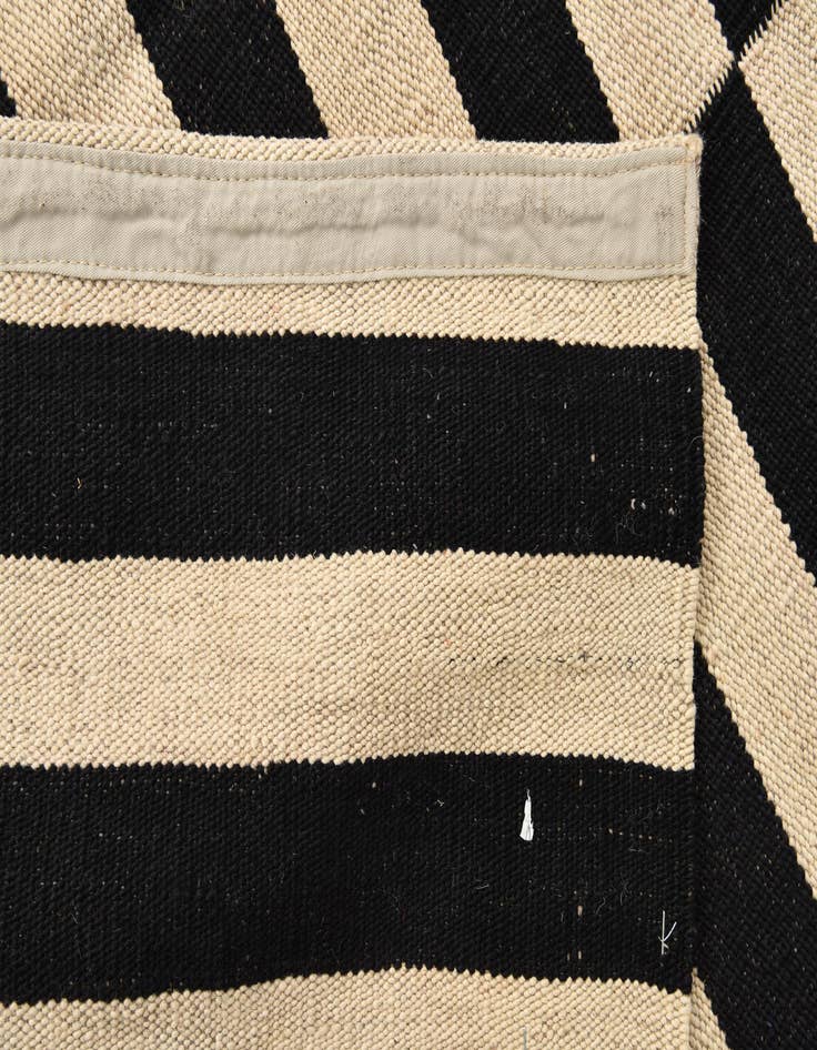 Detail image of  4' 3 x 5' 10  Hand Woven Kilim Modern Wool Rug