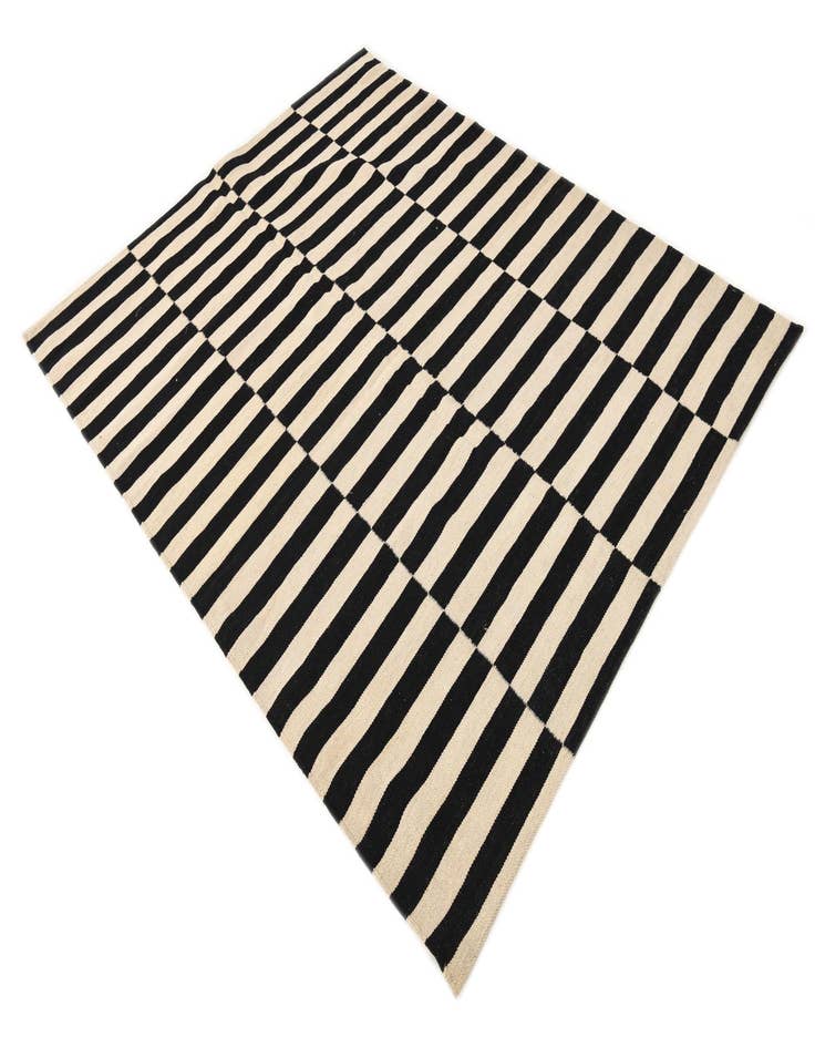 Detail image of  5' 1 x 6' 5  Hand Woven Kilim Modern Wool Rug