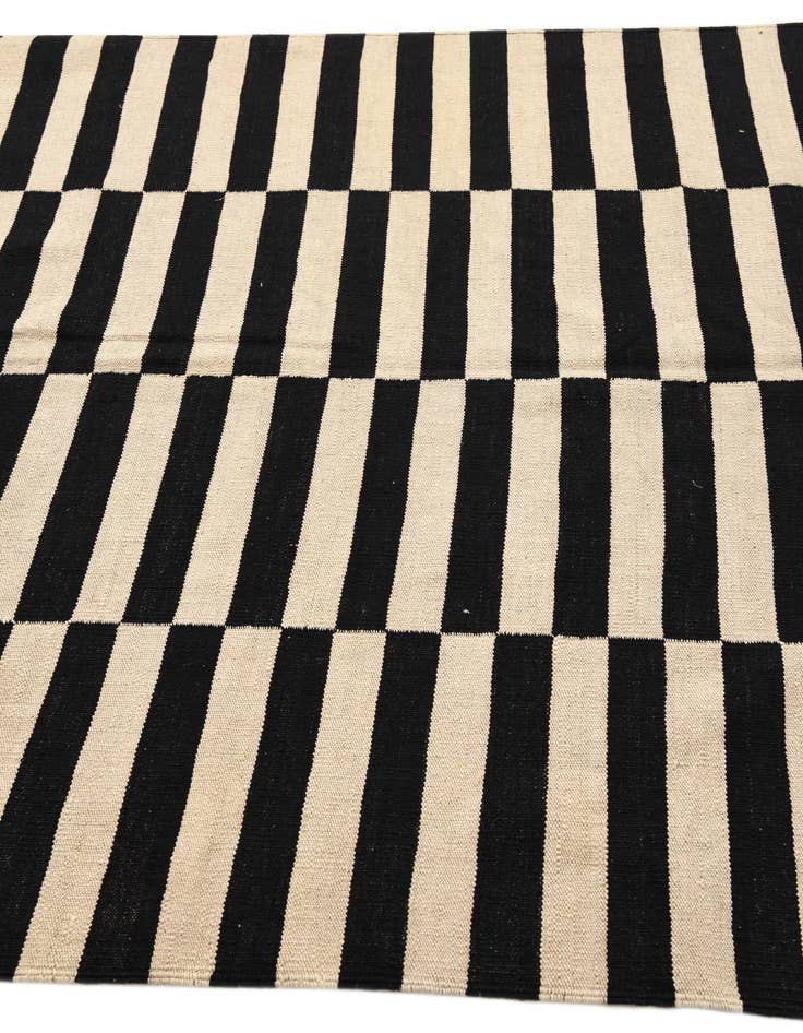 Detail image of  5' 1 x 6' 5  Hand Woven Kilim Modern Wool Rug