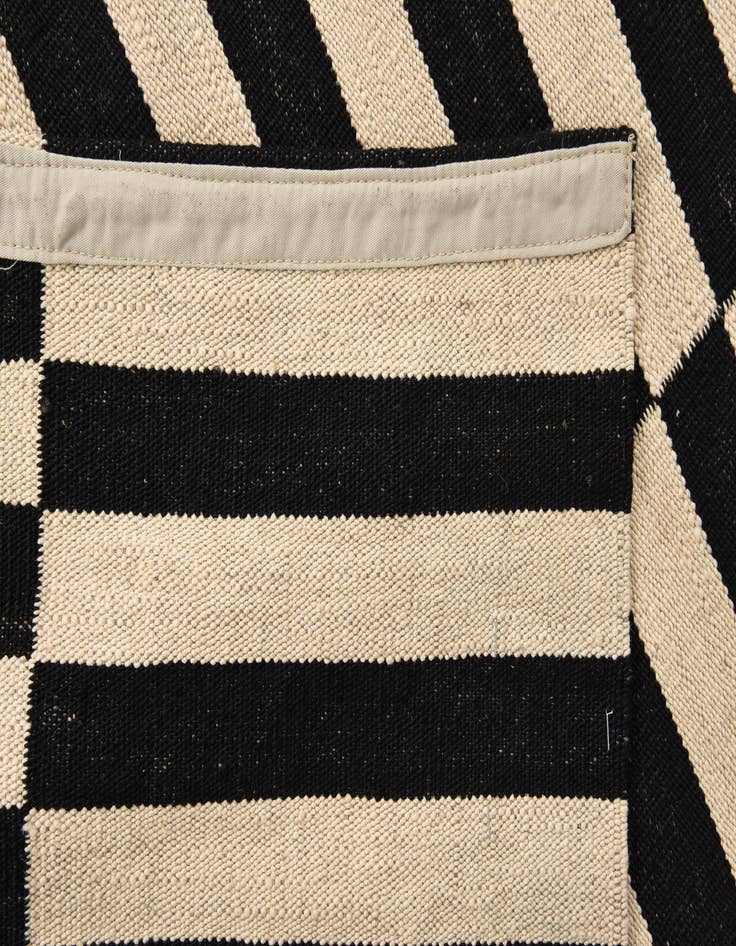 Detail image of  5' 1 x 6' 5  Hand Woven Kilim Modern Wool Rug