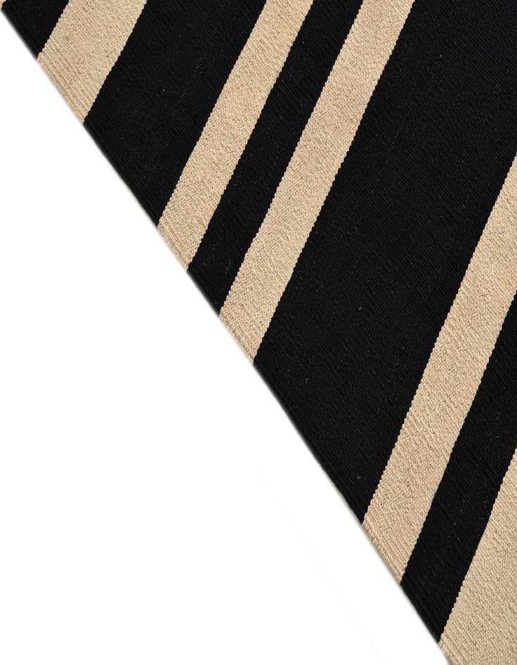 Detail image of  4' 8 x 6' 9  Hand Woven Kilim Modern Wool Rug