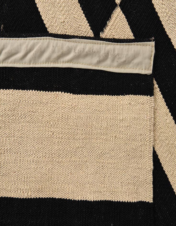 Detail image of  4' 8 x 6' 9  Hand Woven Kilim Modern Wool Rug