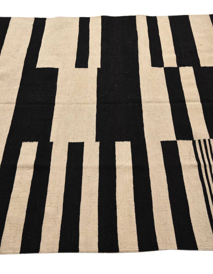 Detail image of  4' 8 x 6' 8  Hand Woven Kilim Modern Wool Rug