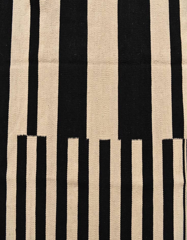 Detail image of  4' 8 x 6' 8  Hand Woven Kilim Modern Wool Rug