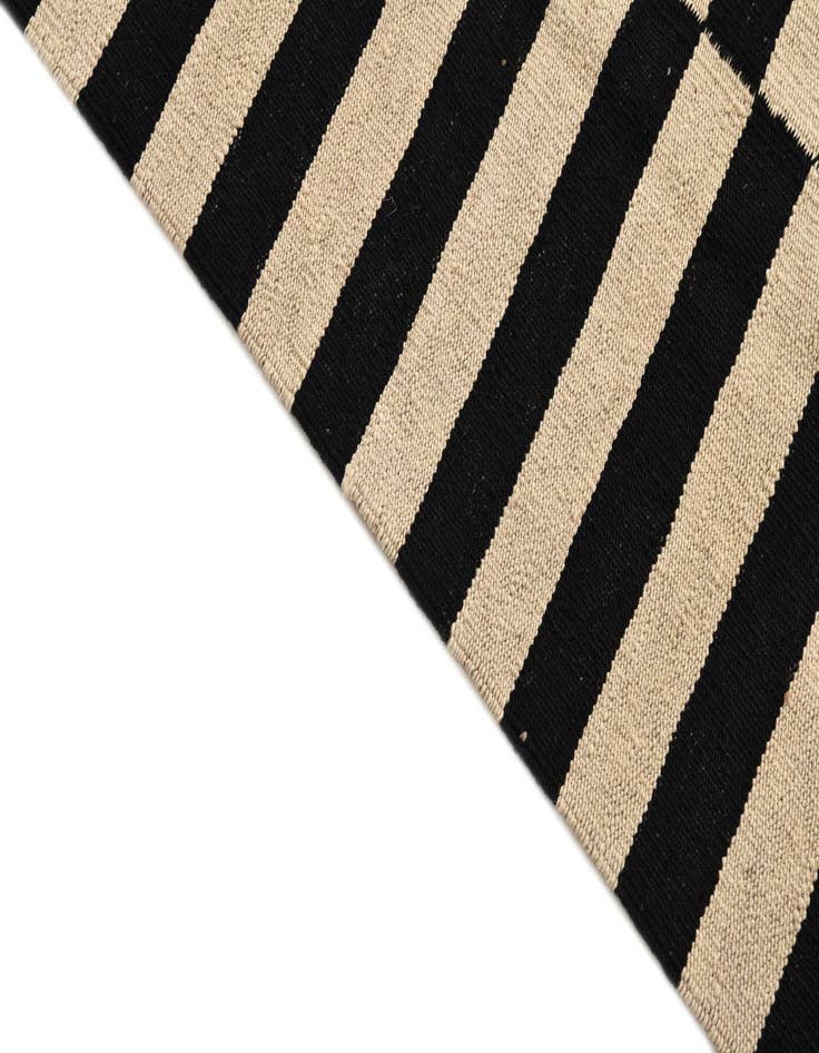 Detail image of  3' 5 x 6' 3  Hand Woven Kilim Modern Wool Rug