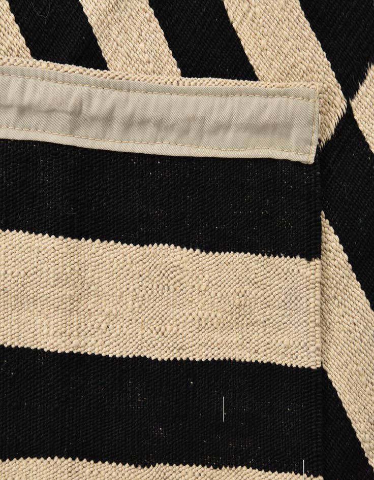 Detail image of  3' 5 x 6' 3  Hand Woven Kilim Modern Wool Rug