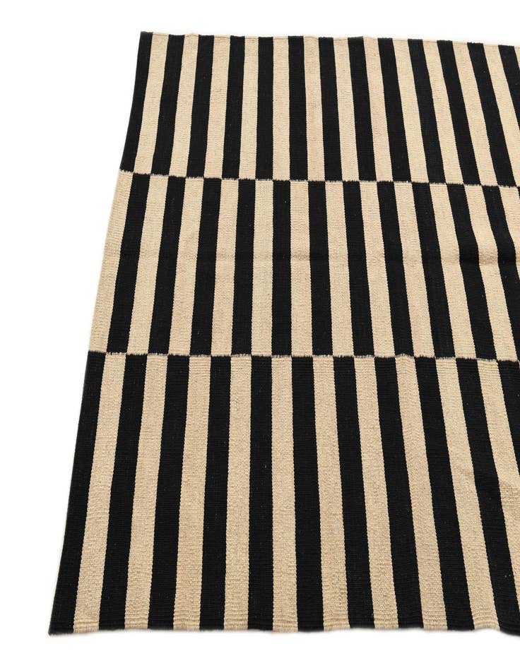 Detail image of  4' 2 x 5' 11  Hand Woven Kilim Modern Wool Rug