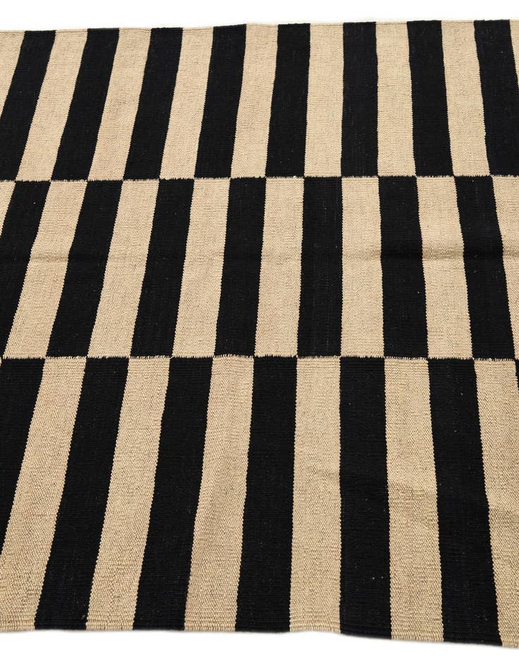 Detail image of  4' 2 x 5' 11  Hand Woven Kilim Modern Wool Rug