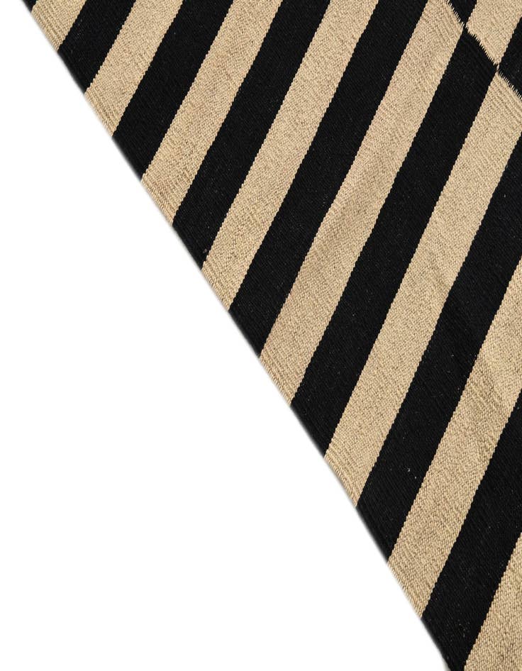 Detail image of  4' 2 x 5' 11  Hand Woven Kilim Modern Wool Rug