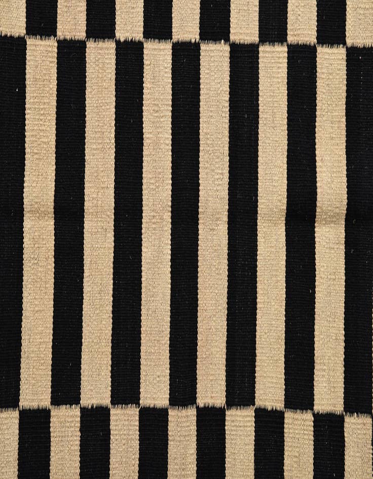 Detail image of  4' 2 x 5' 11  Hand Woven Kilim Modern Wool Rug