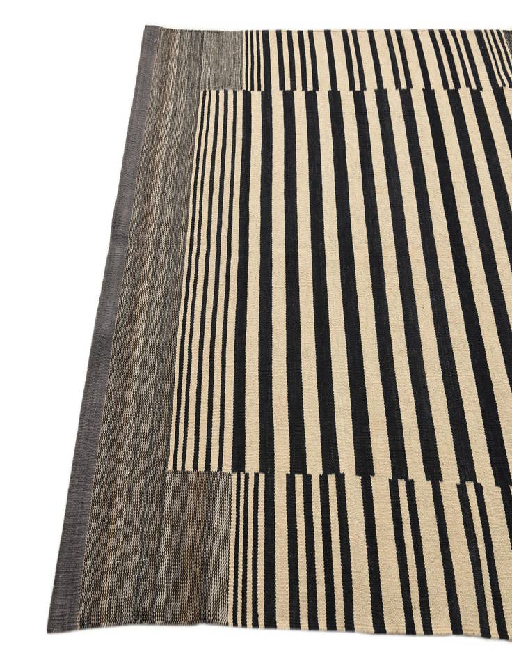 Detail image of  4' 9 x 6' 5  Hand Woven Kilim Modern Wool Rug