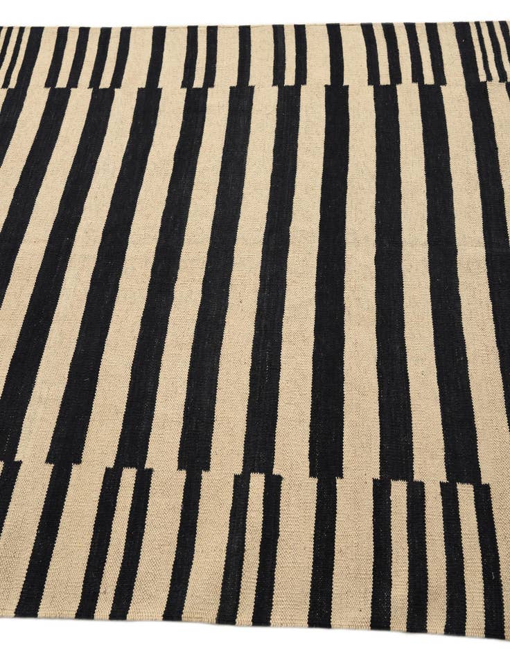 Detail image of  4' 9 x 6' 5  Hand Woven Kilim Modern Wool Rug