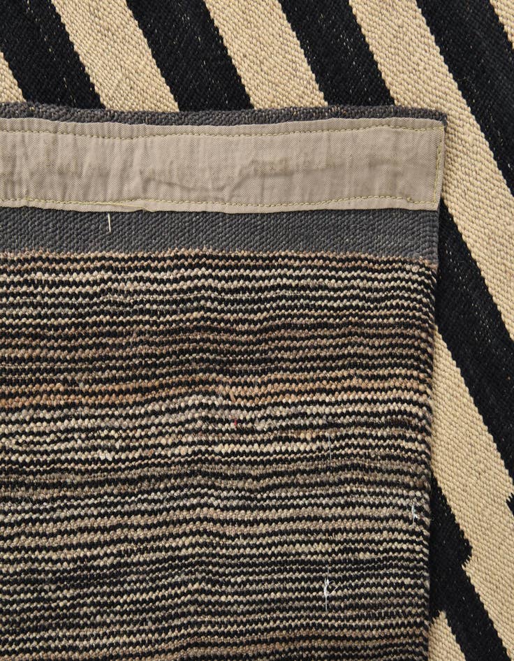 Detail image of  4' 9 x 6' 5  Hand Woven Kilim Modern Wool Rug