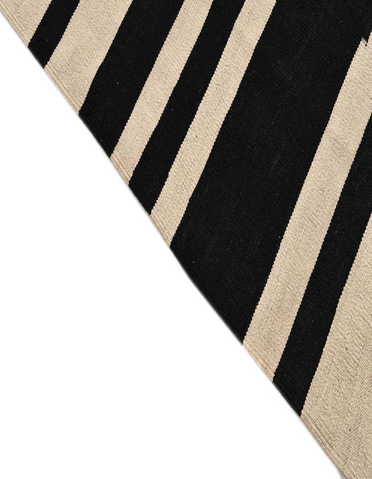 Detail image of  4' 8 x 6' 8  Hand Woven Kilim Modern Wool Rug