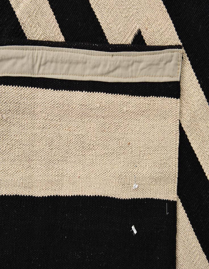 Detail image of  4' 8 x 6' 8  Hand Woven Kilim Modern Wool Rug