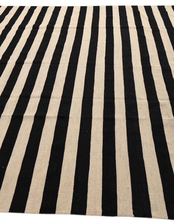 Detail image of  8' 6 x 11' 2  Hand Woven Kilim Modern Wool Rug