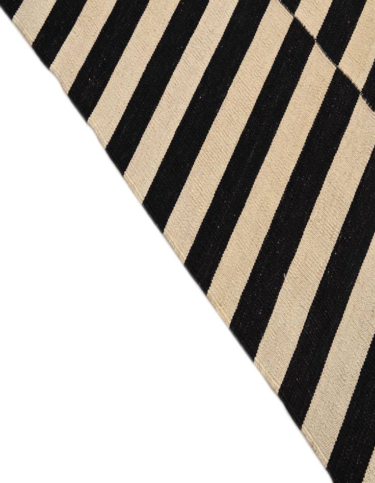 Detail image of  5' 8 x 7' 7  Hand Woven Kilim Modern Wool Rug