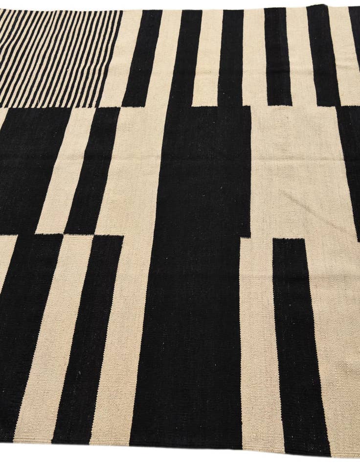 Detail image of  5' 7 x 7' 7  Hand Woven Kilim Modern Wool Rug