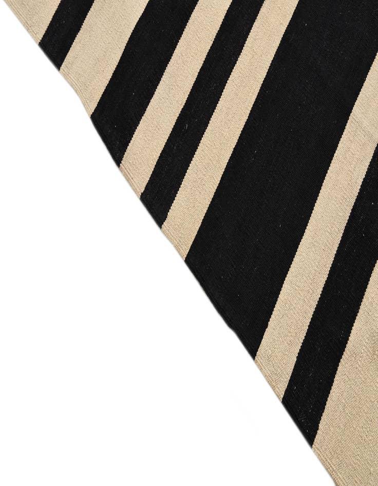 Detail image of  5' 7 x 7' 7  Hand Woven Kilim Modern Wool Rug