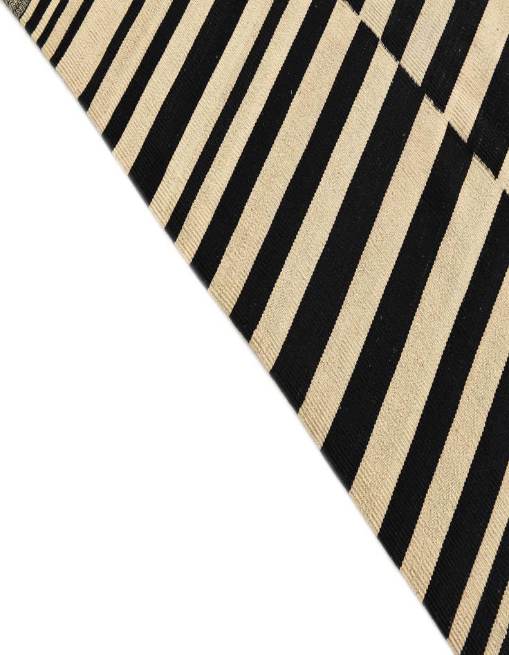 Detail image of  6' 11 x 9' 7  Hand Woven Kilim Modern Wool Rug